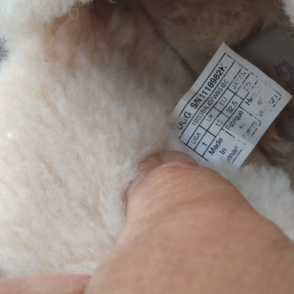 UGG Slippers - Picture 8 of 13